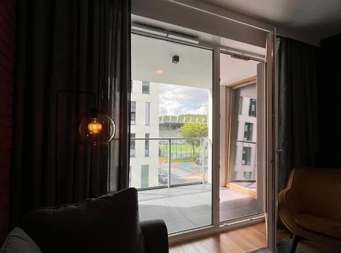 Bruno I Bianca W Symphony Modern Tower 2 I 3 Pietro Aparthotel 3*