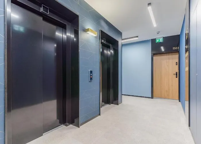 Bruno I Bianca W Symphony Modern Tower 2 I 3 Pietro 3*